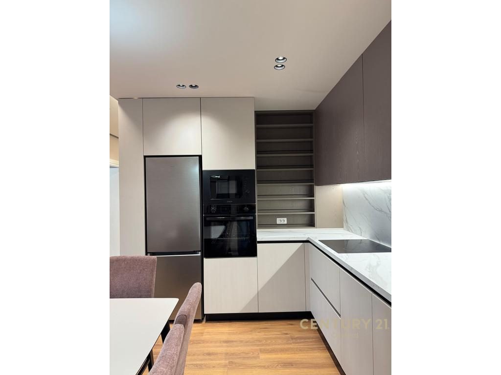 APARTAMENT 1+1  PËR QIRA TE SHKOLLA E KUQE!