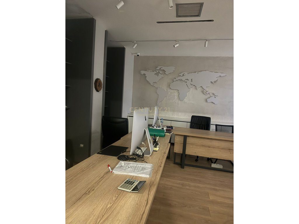 Ambjent komercial për shitje tek Torre Drin