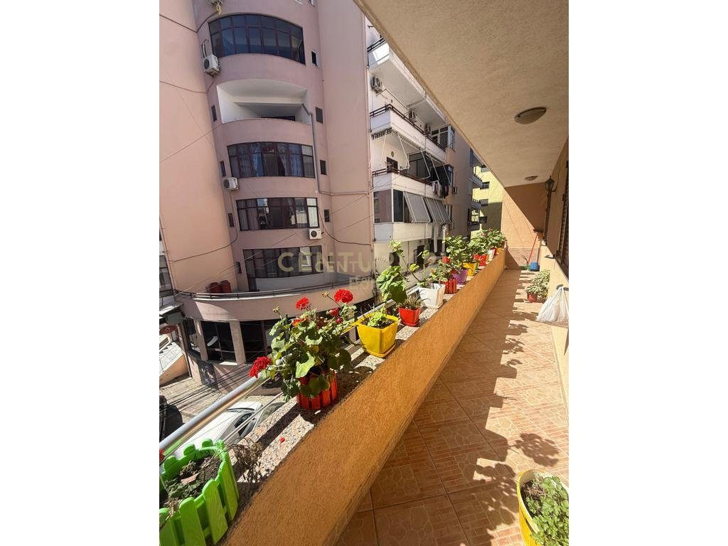 Shitet Kat Vile , ne Lagjen 5, Durres !