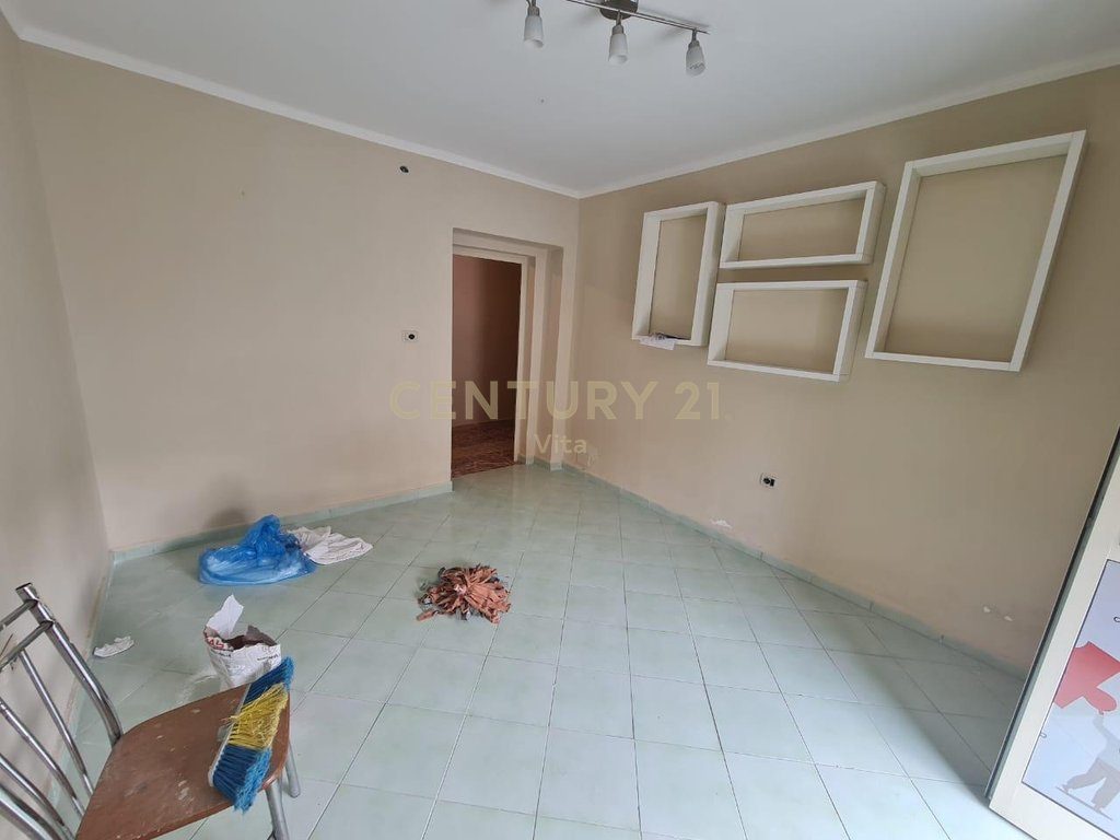 Jepet me qira ambient te stadiumi, Durrës - 200€ | 30 m²