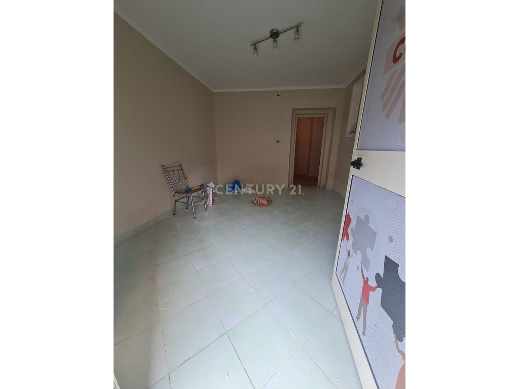Jepet me qira ambient te stadiumi, Durrës - 200€ | 30 m²