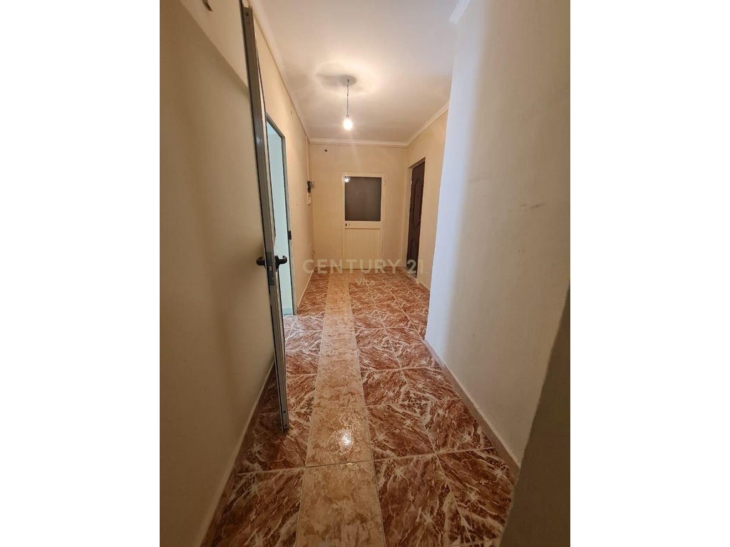 Jepet me qira ambient te stadiumi, Durrës - 200€ | 30 m²
