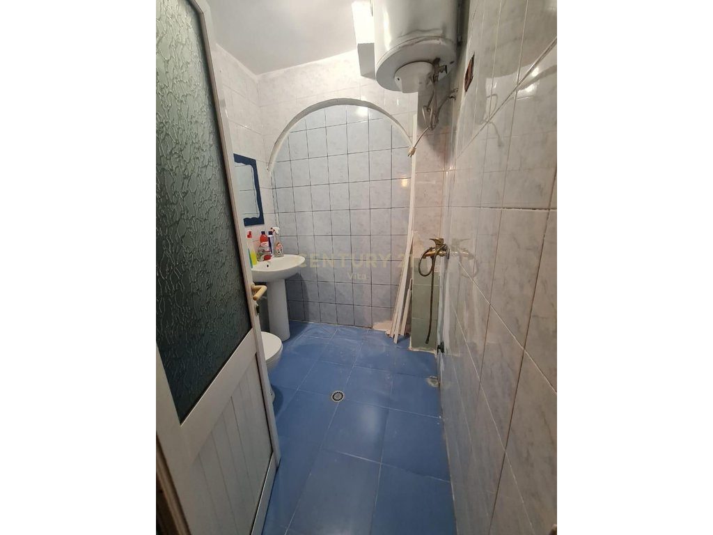 Jepet me qira ambient te stadiumi, Durrës - 200€ | 30 m²