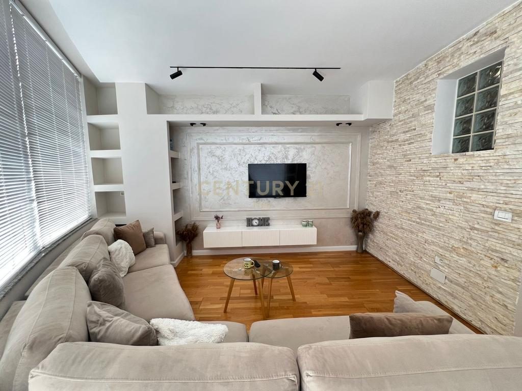 Shesim apartament te investuar 2+1 me verande ne Astir !!