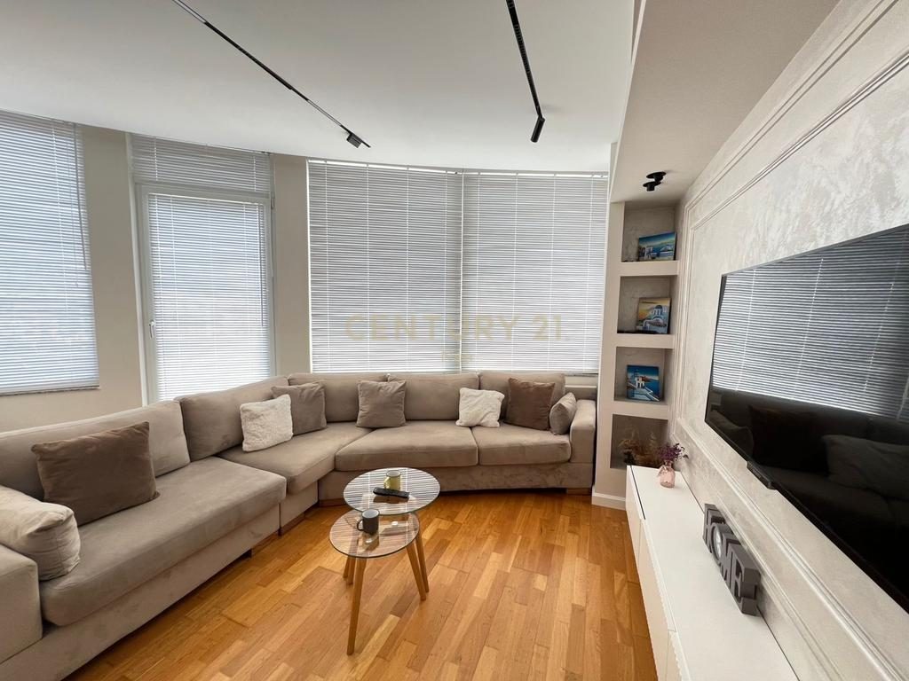 Shesim apartament te investuar 2+1 me verande ne Astir !!