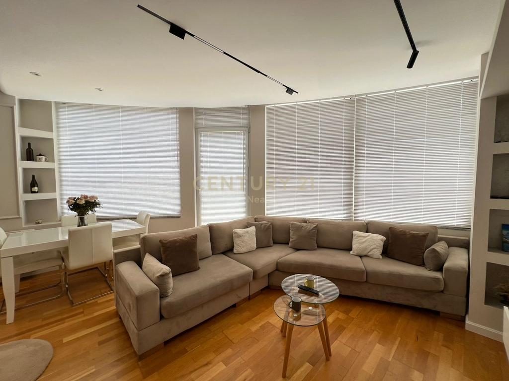 Shesim apartament te investuar 2+1 me verande ne Astir !!