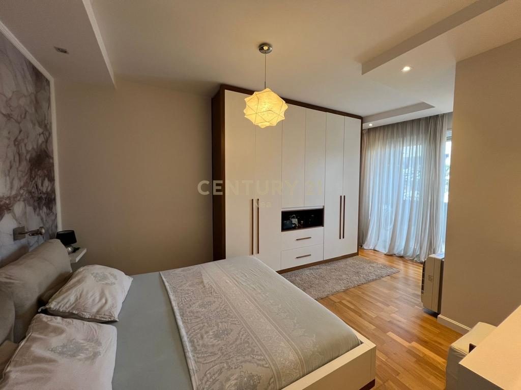 Shesim apartament te investuar 2+1 me verande ne Astir !!