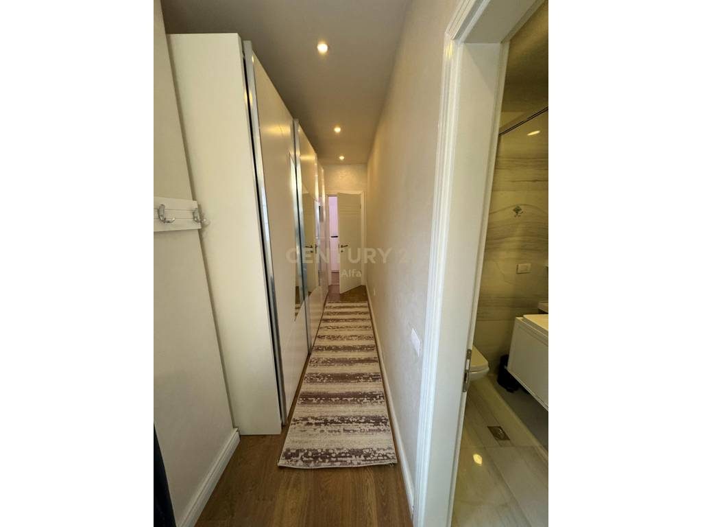 Shitet Penthouse Luksoz në Fresk + 2 poste Parkimi !