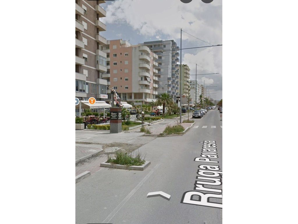 SHITET AMBJENT KOMERCIAL NE PLAZH RRUGA KRYESORE , RROTA E KUQE . Durrës !