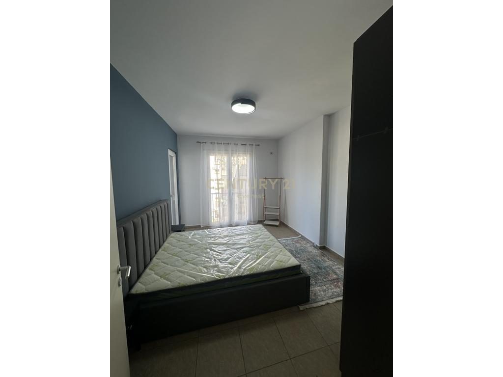 BULEVARDI ZOGU I PARE, JAPIM APARTAMENT 1+1 PER QERA!