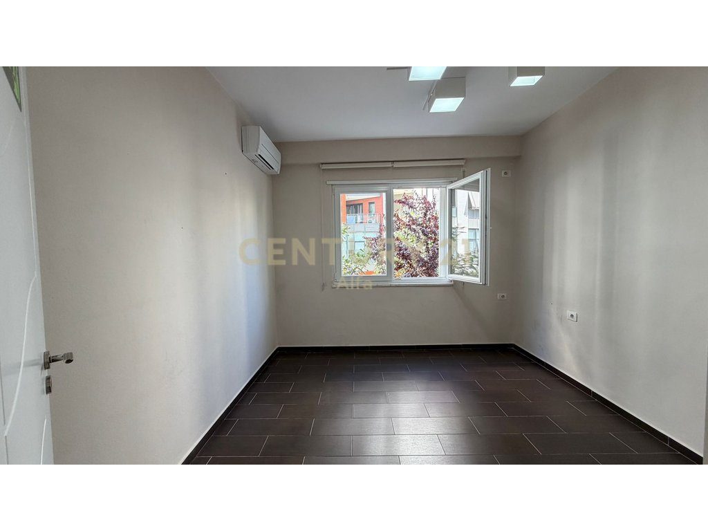 Jepet me  qira ambient per zyra  tek  Rruga e Kosovareve!