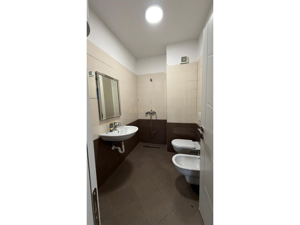 Jepet me  qira ambient per zyra  tek  Rruga e Kosovareve!