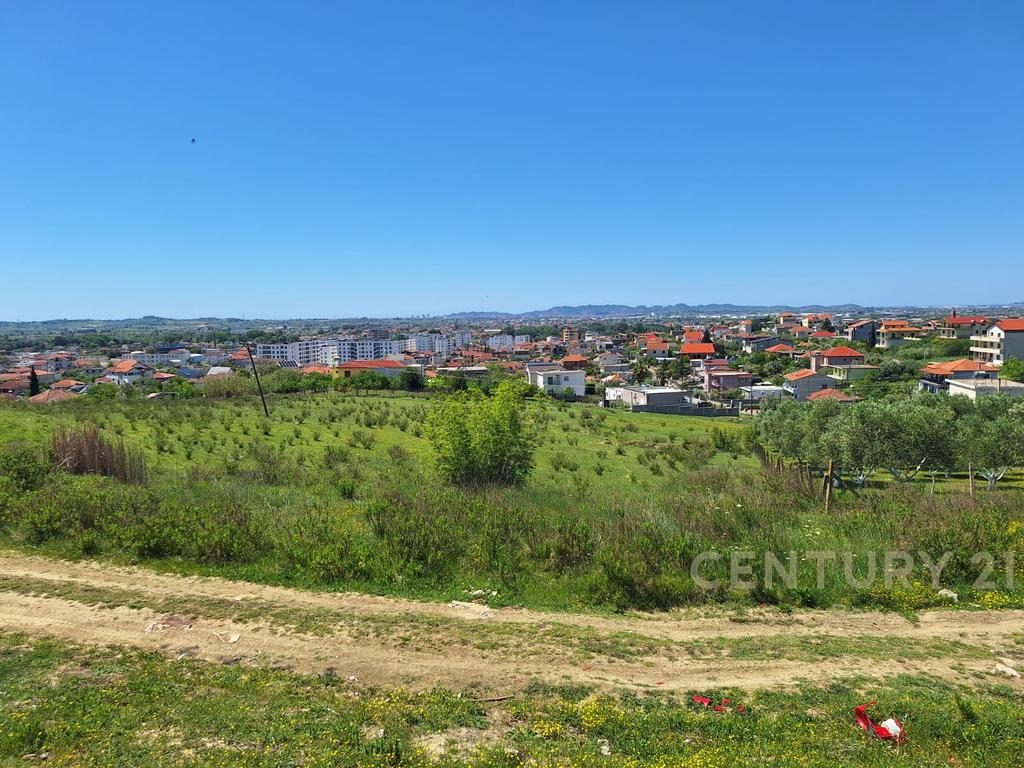 Tokë  Truall për Shitje në Shijak, Afer Zones se Vilave ne Lagjien Popullore. !!