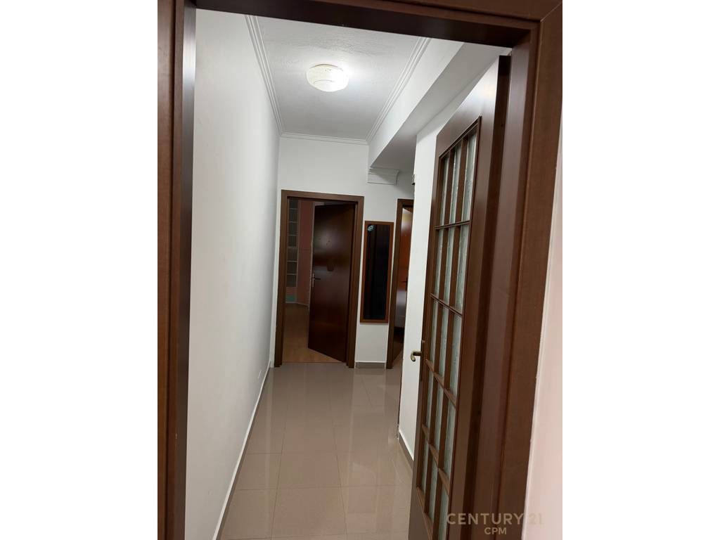 Apartament 2+1+2 me qira në zonën e Bllokut