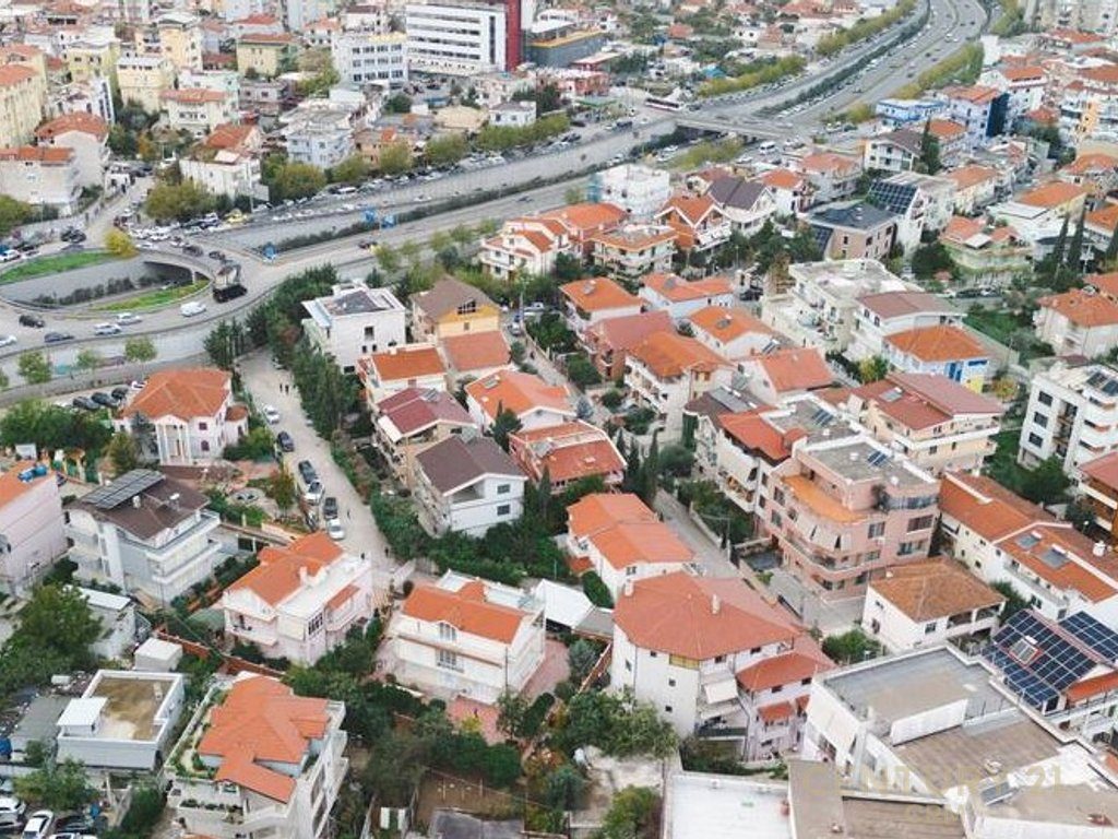 Vilë me qira për biznes tek Vilat e Selitës!