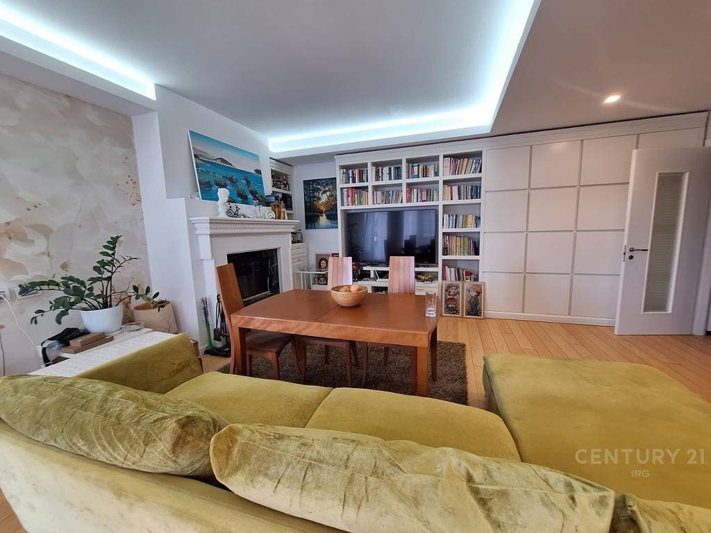 APARTAMENT 3+1+2 TE RR. KAVAJES, HIM KOLLI !