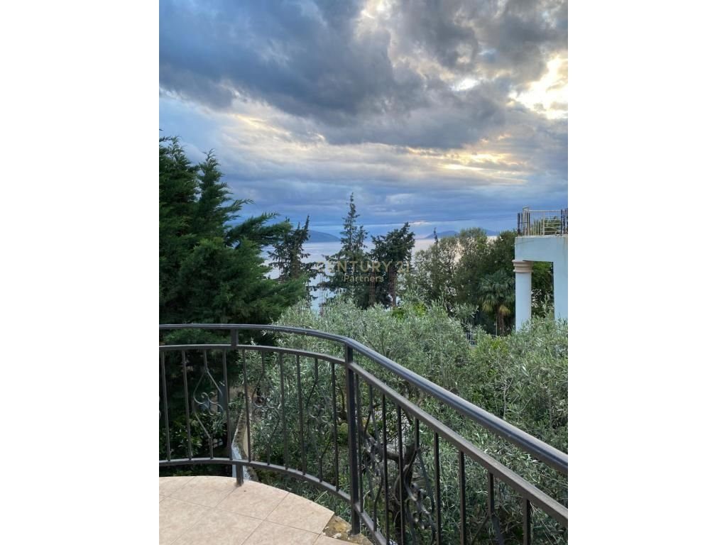 MINI HOTEL ME QIRA NE UJE TE FTOHTE VLORE