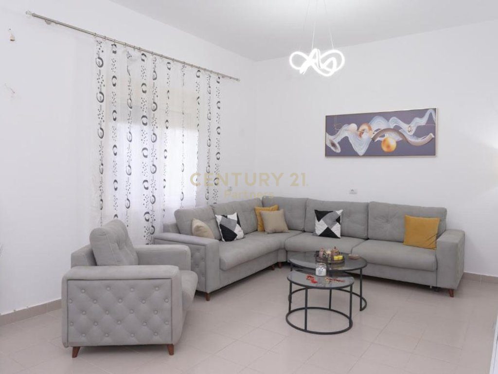 MINI HOTEL ME QIRA NE UJE TE FTOHTE VLORE