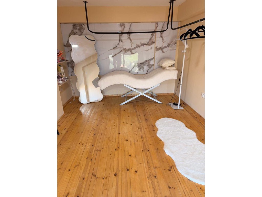 Jepet me qera njesi biznesi Duplex 20 m2, Farke e vogel
