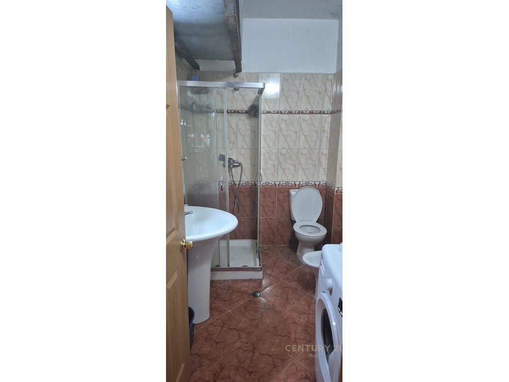 Jepet me qira apartament 1+1 pranë Poliklinikës, Durrës 350 €