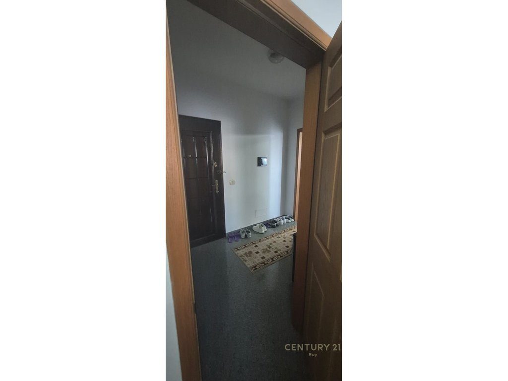 Jepet me qira apartament 1+1 pranë Poliklinikës, Durrës 350 €