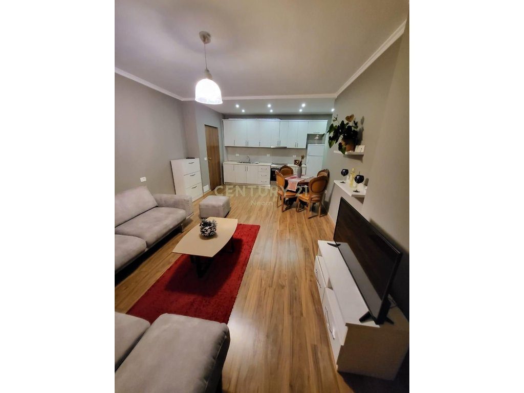 Jepet me qira apartament 1+1 Komuna e Parisit!