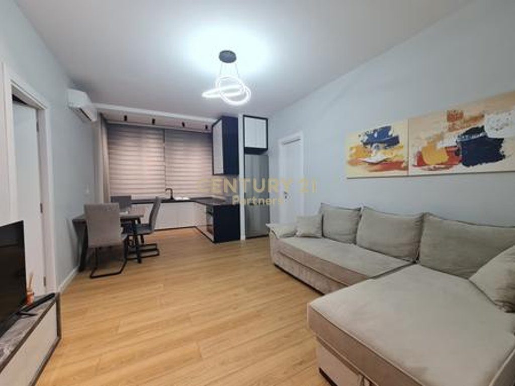 JAPIM ME QIRA APARTAMENT 1+1 PRANE UNIVERSITETIT MESDHETAR, FAKULETETI I MJKESISE.