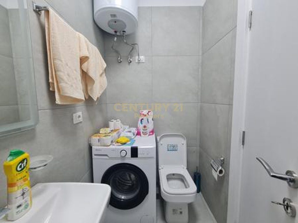 JAPIM ME QIRA APARTAMENT 1+1 PRANE UNIVERSITETIT MESDHETAR, FAKULETETI I MJKESISE.