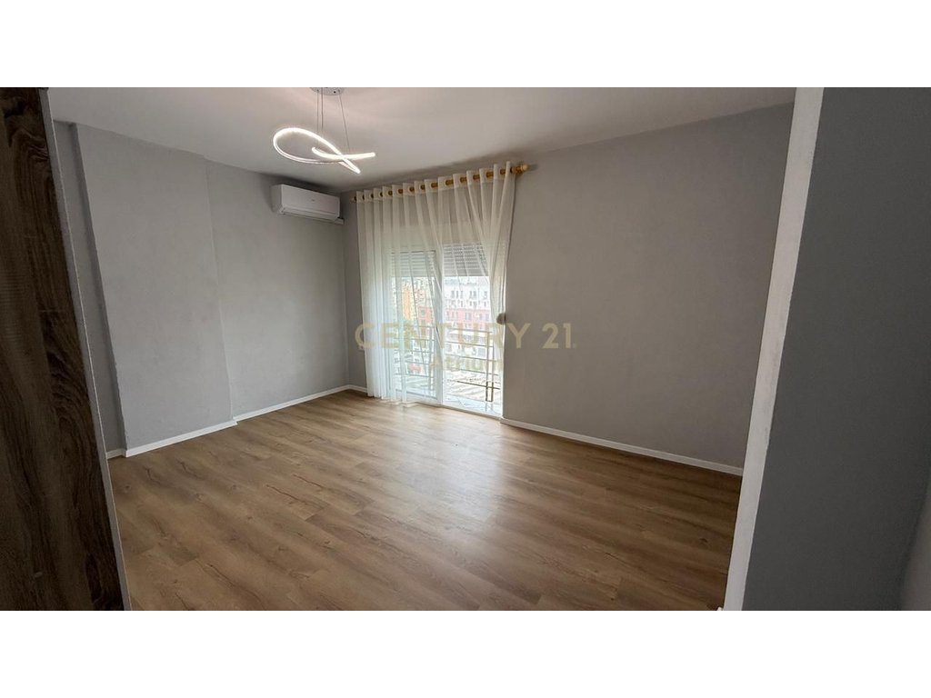 JEPET ME QIRA APARTAMENT 2+1 TEK ISH DOGANA !