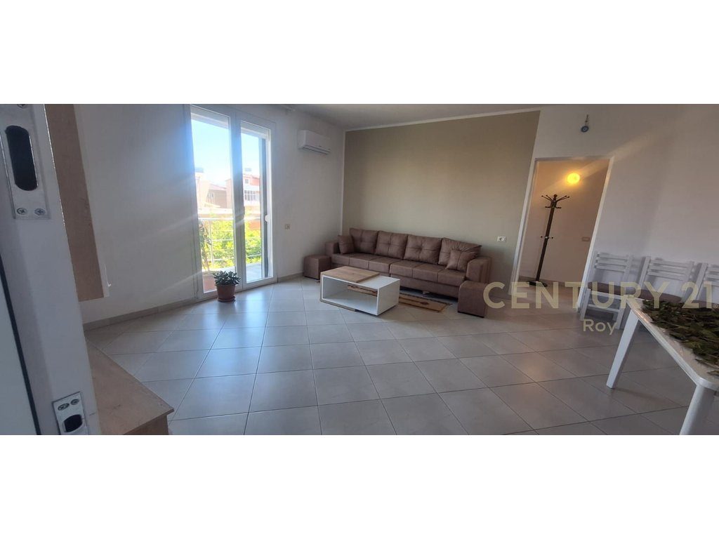 Jepet me qira apartament 3+1 në vilë 3-katëshe – 400€/muaj