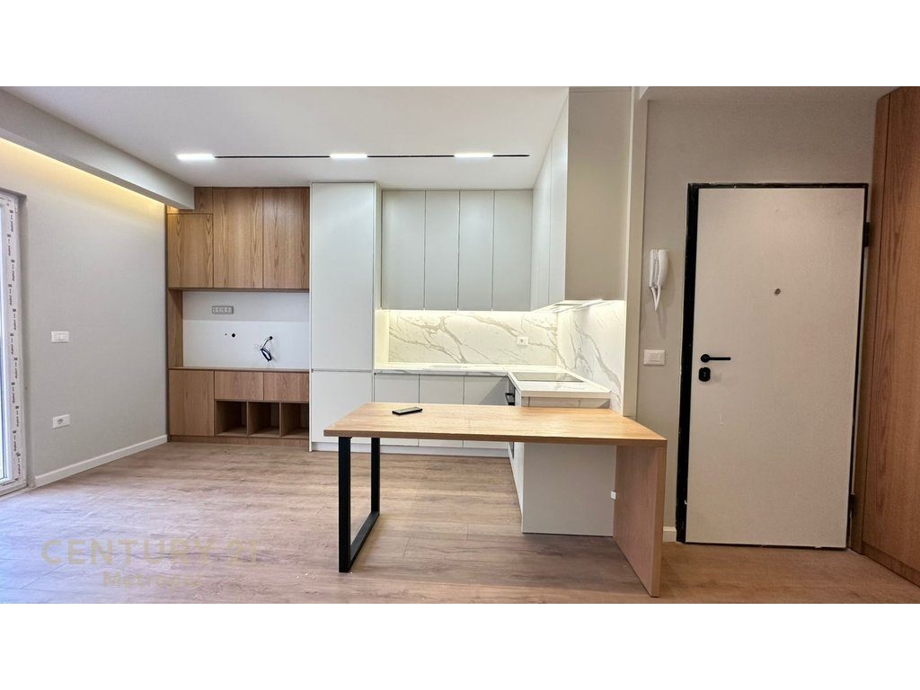 SHES APARTAMENT 1+1 ME VERANDE NE REZIDENCEN AURA-LAPRAKE!