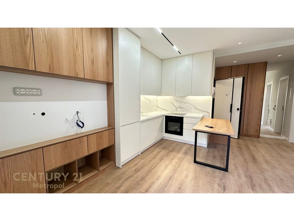 SHES APARTAMENT 1+1 ME VERANDE NE REZIDENCEN AURA-LAPRAKE!