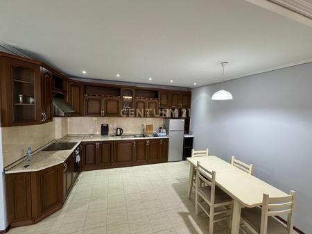Lake View japim me qera Apartament 3+1+2 dhe 1 Post Parkimi!