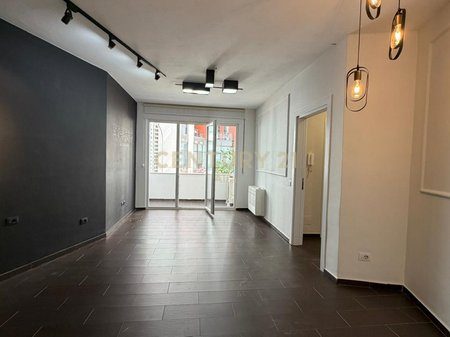 Lake View japim me qera Apartament 3+1+2 dhe 1 Post Parkimi!