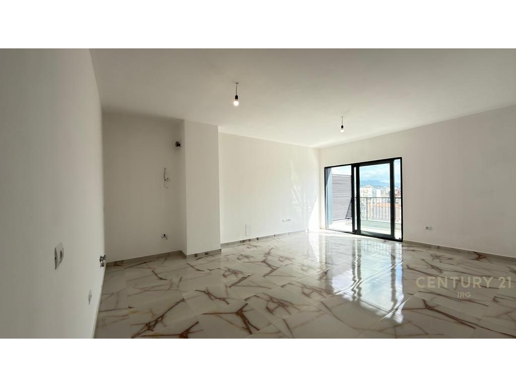 Jepet apartament 3+1+2 per Zyra tek Rruga e Barrikadave!