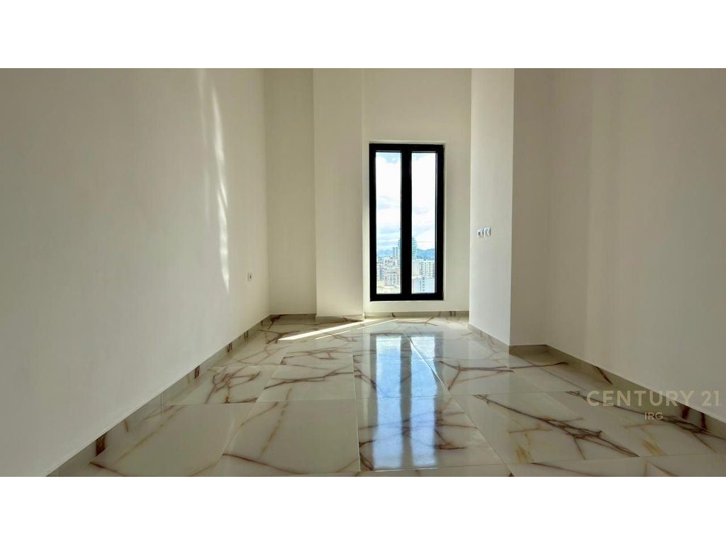 Jepet apartament 3+1+2 per Zyra tek Rruga e Barrikadave!