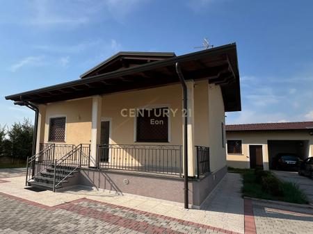 SHTËPI PRIVATE NË SHITJE NË MAMINAS – HAPËSIRË, QETËSI DHE KOMODITET