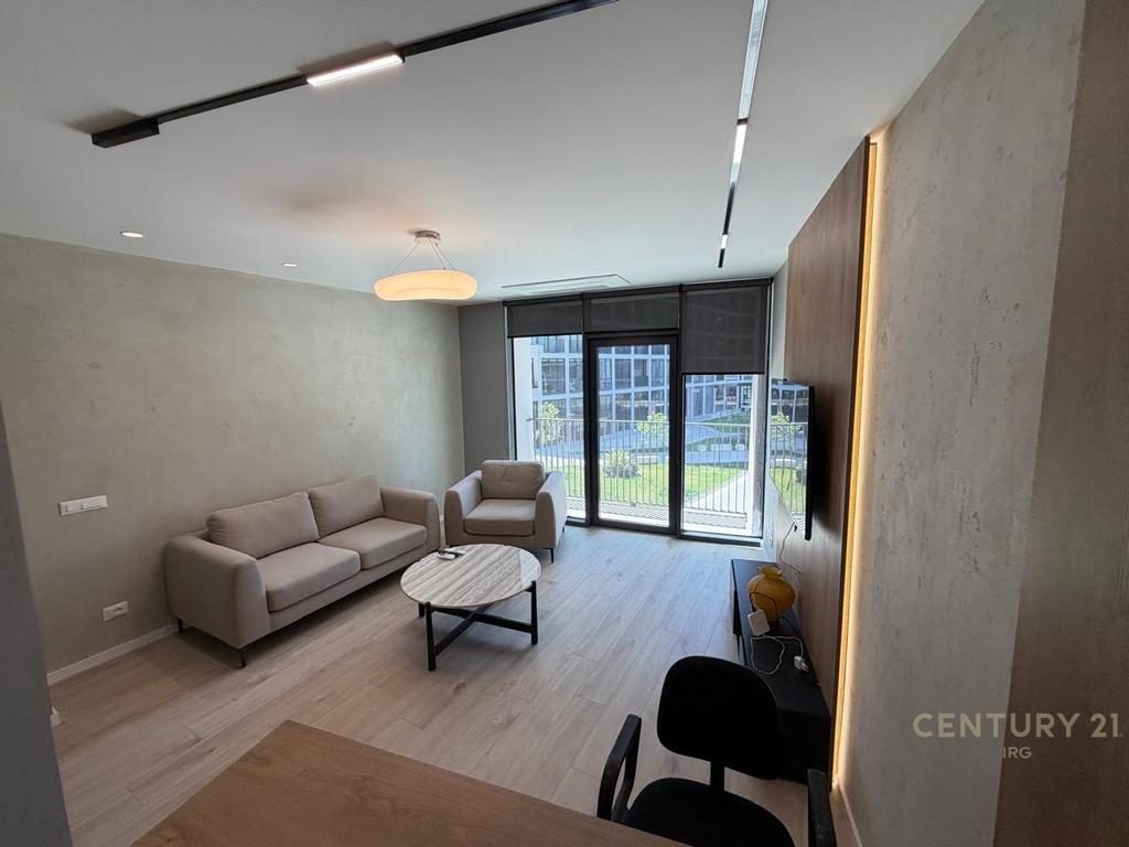 Zyre tek Lake View Residences!