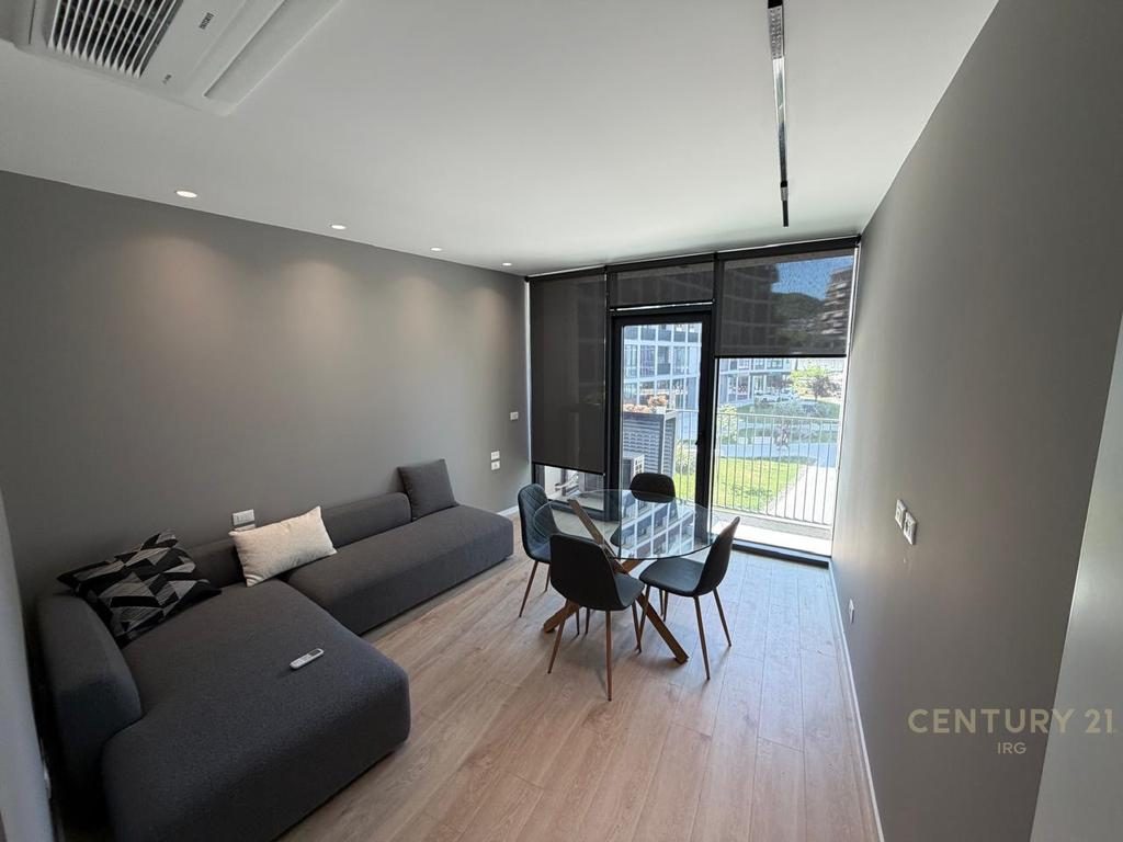 Zyre tek Lake View Residences!