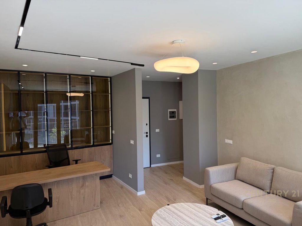Zyre tek Lake View Residences!