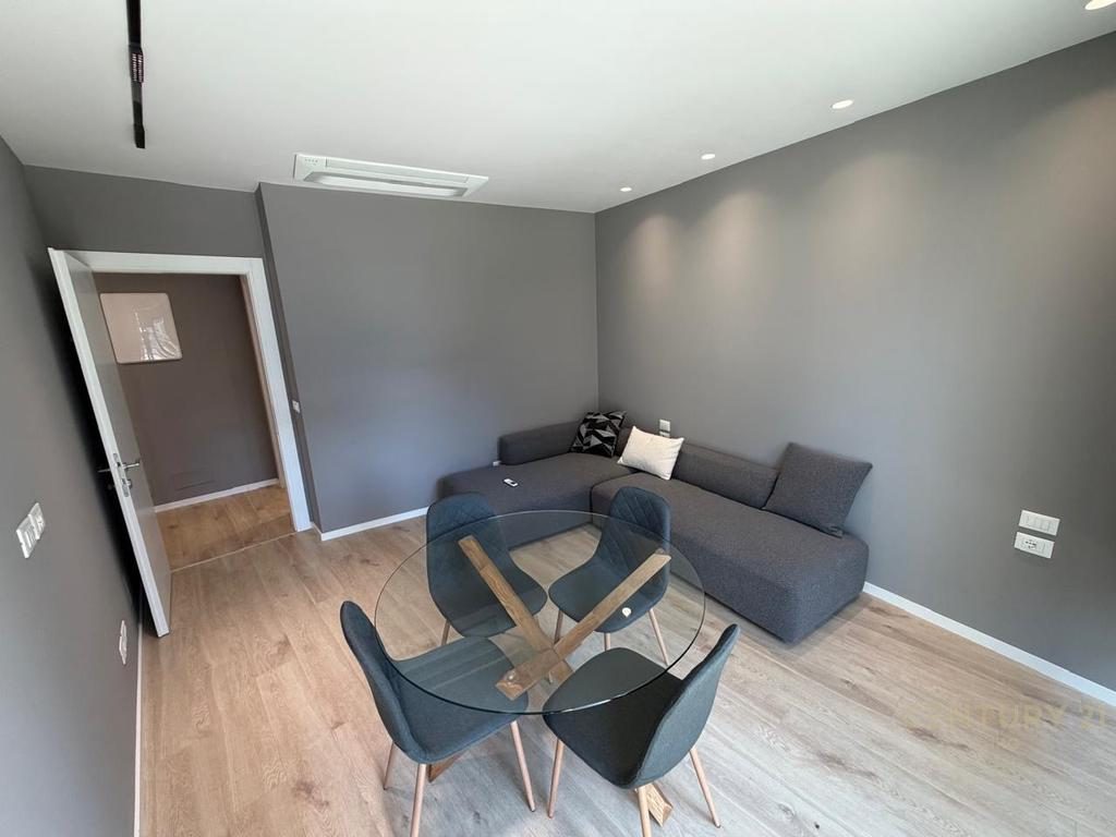 Zyre tek Lake View Residences!