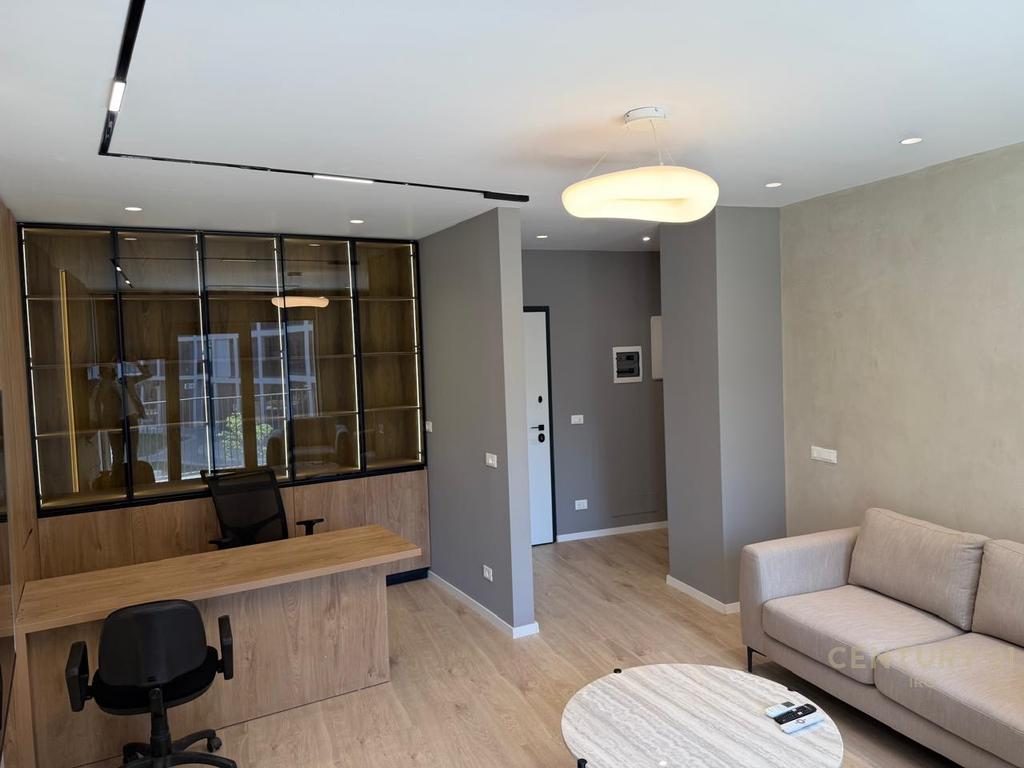Zyre tek Lake View Residences!