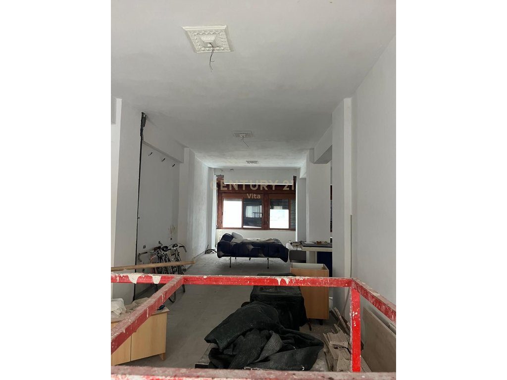 SHITET APARTAMENT TEK STACIONI I PARE NE PLAZH , DURRES !!!!