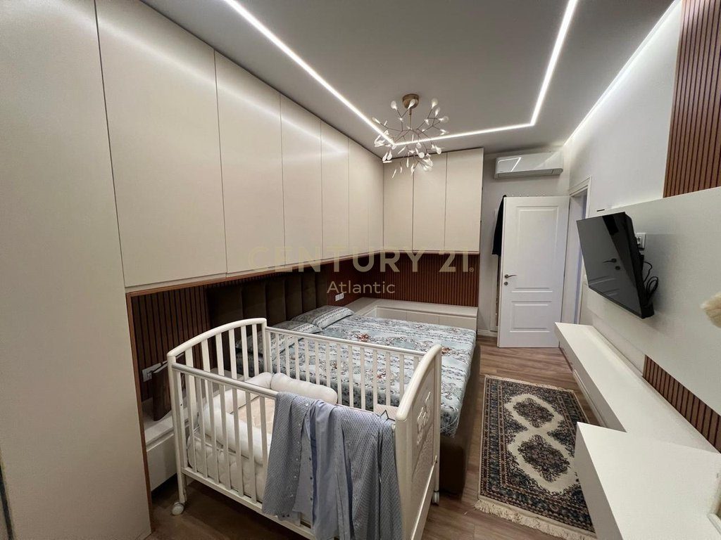 Apartament 2+1 me qira në vijë të parë me detin, Shkëmbi i Kavajës, Durrës.