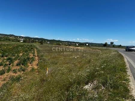 Shitet Tokë Buze Rruge në Fllakë, Durrës - MUNDESI ZGJERIMI DERI NE 18,000 M2 !