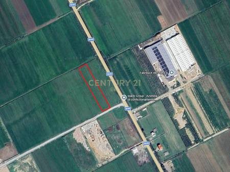 Shitet Tokë Buze Rruge në Fllakë, Durrës - MUNDESI ZGJERIMI DERI NE 18,000 M2 !