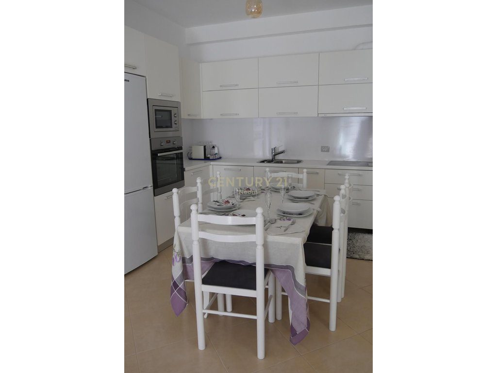 APARTAMENT 2+1 ME QERA NE VLORE