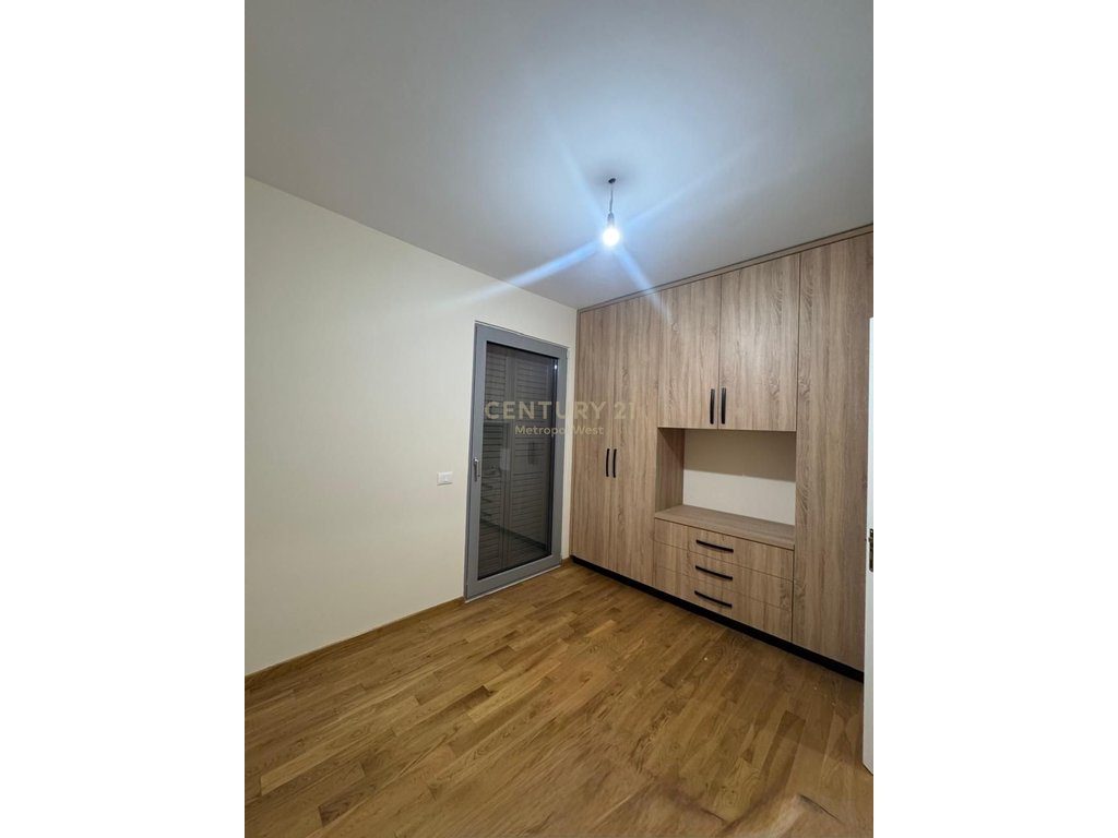 Apartament 3+1+2 me qira te Liqeni i Farkës