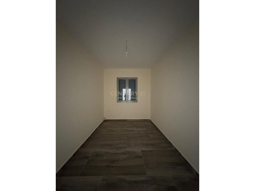 Apartament 3+1+2 me qira te Liqeni i Farkës