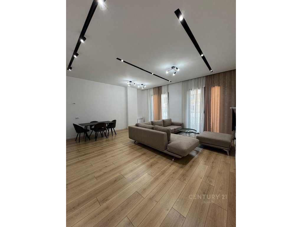 Apartament 2+1+2 me qira tek Square 21!!